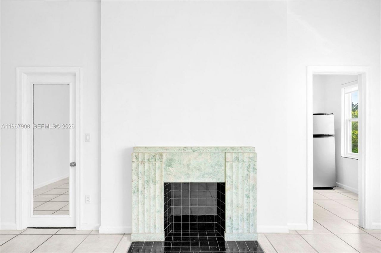 2421 Lake Pancoast Dr, Unit 2C, Miami Beach, FL 33140 Photo