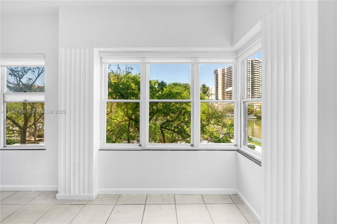 2421 Lake Pancoast Dr, Unit 2C, Miami Beach, FL 33140 Photo