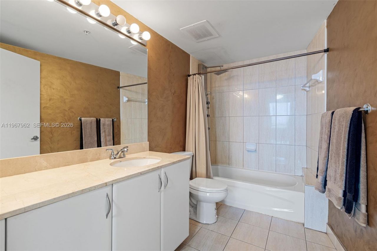 1750 N Bayshore Dr, Unit 3901, Miami, FL 33132 Photo