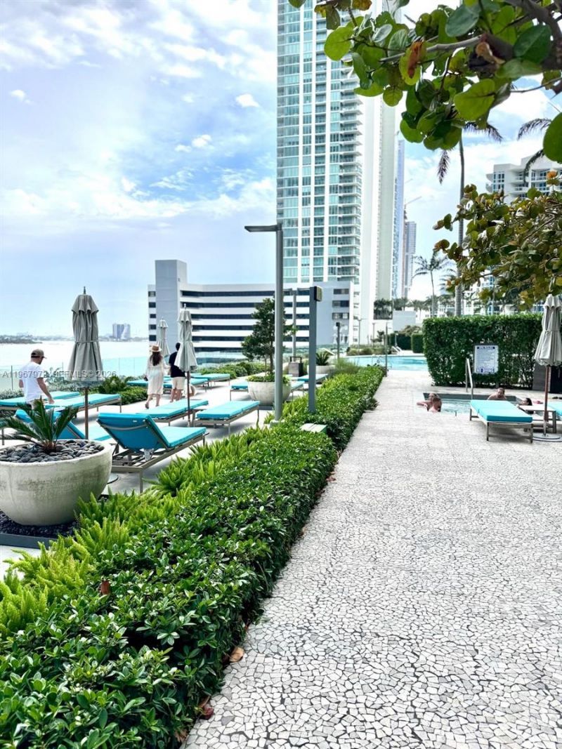 650 NE 32nd St, Unit 2507, Miami, FL 33137 Photo