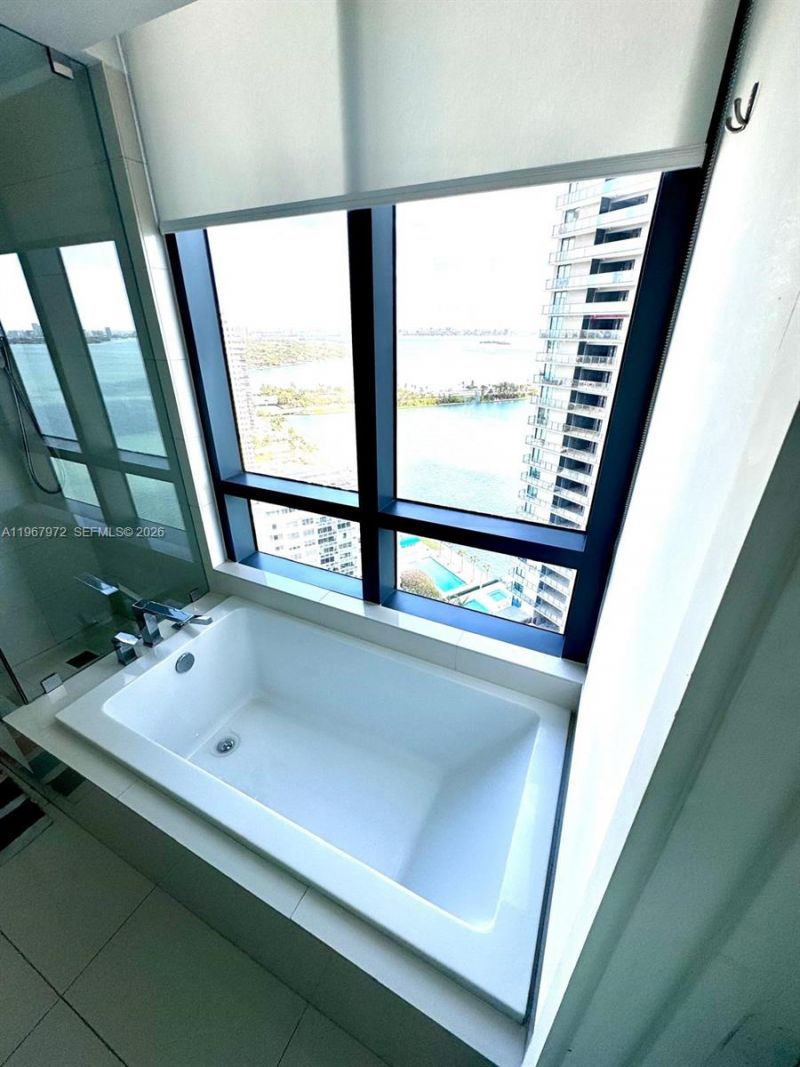 650 NE 32nd St, Unit 2507, Miami, FL 33137 Photo