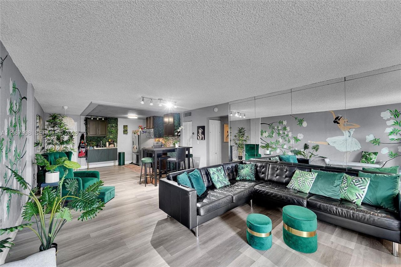 1890 W 56th St, Unit 1411, Hialeah, FL 33012 Photo