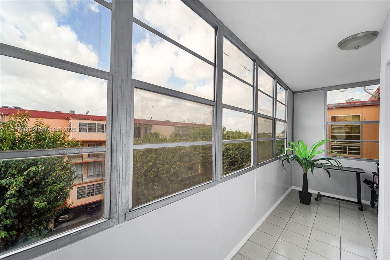 1890 W 56th St, Unit 1411, Hialeah, FL 33012 Photo
