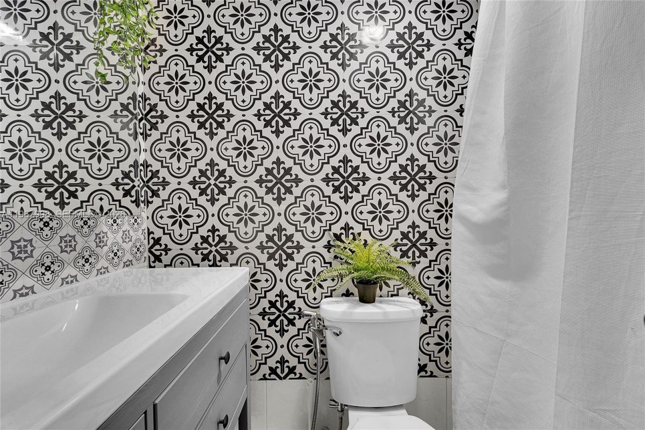 1890 W 56th St, Unit 1411, Hialeah, FL 33012 Photo