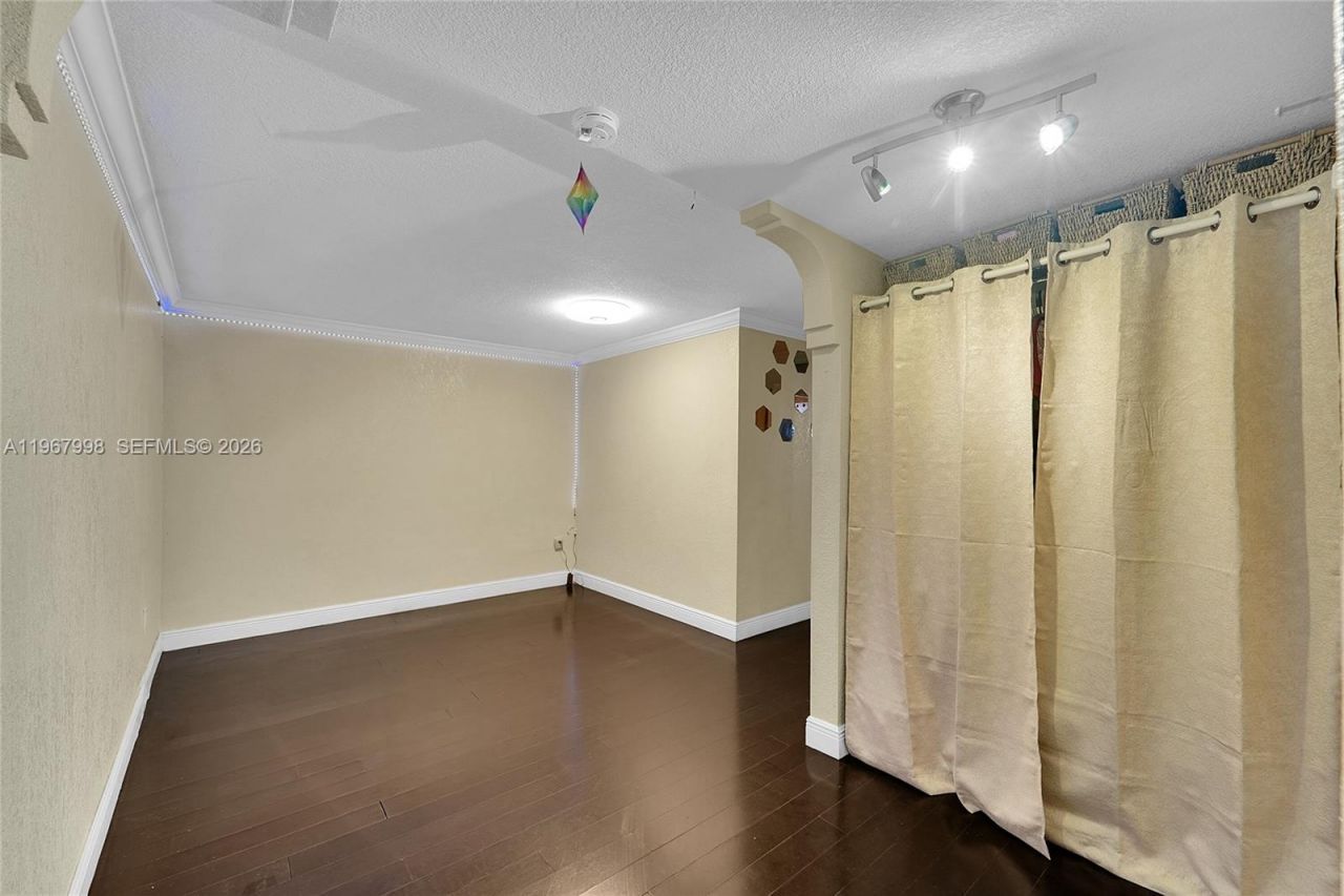 1890 W 56th St, Unit 1411, Hialeah, FL 33012 Photo