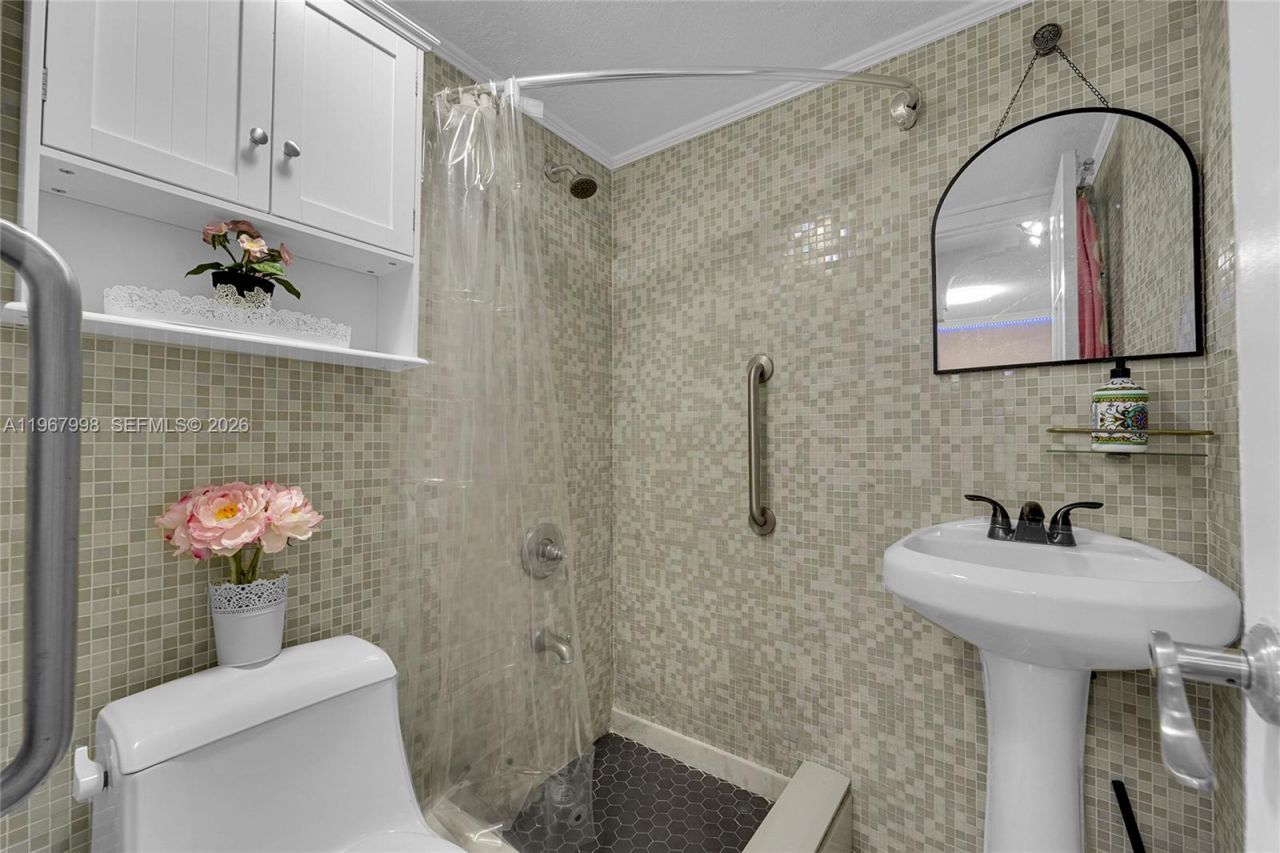 1890 W 56th St, Unit 1411, Hialeah, FL 33012 Photo