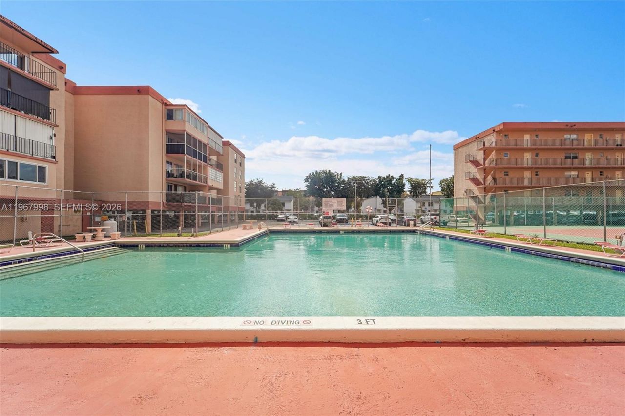 1890 W 56th St, Unit 1411, Hialeah, FL 33012 Photo