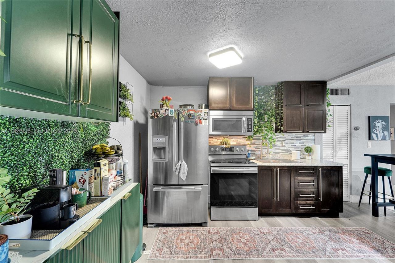 1890 W 56th St, Unit 1411, Hialeah, FL 33012 Photo