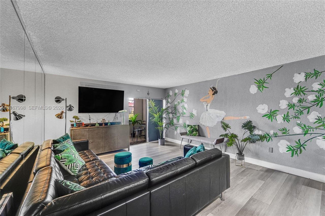 1890 W 56th St, Unit 1411, Hialeah, FL 33012 Photo