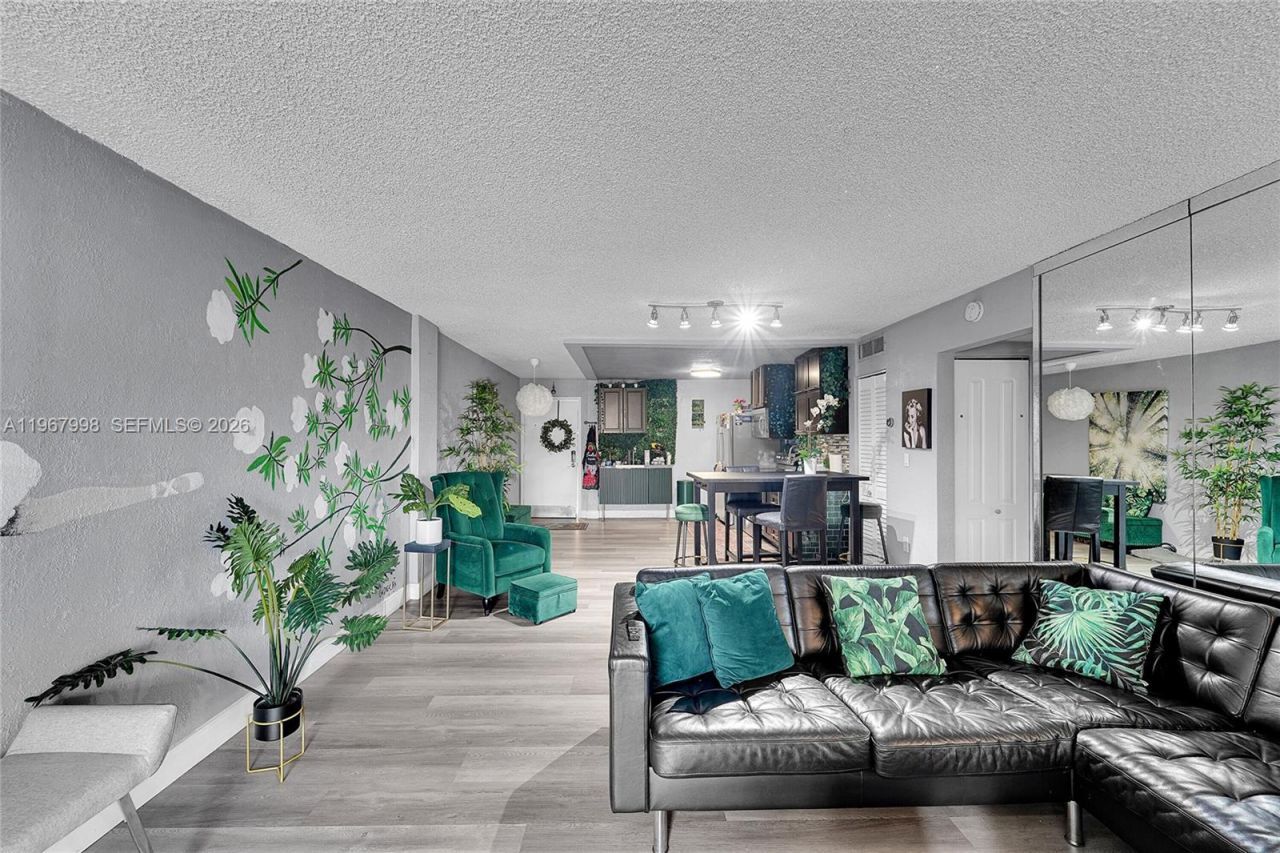 1890 W 56th St, Unit 1411, Hialeah, FL 33012 Photo