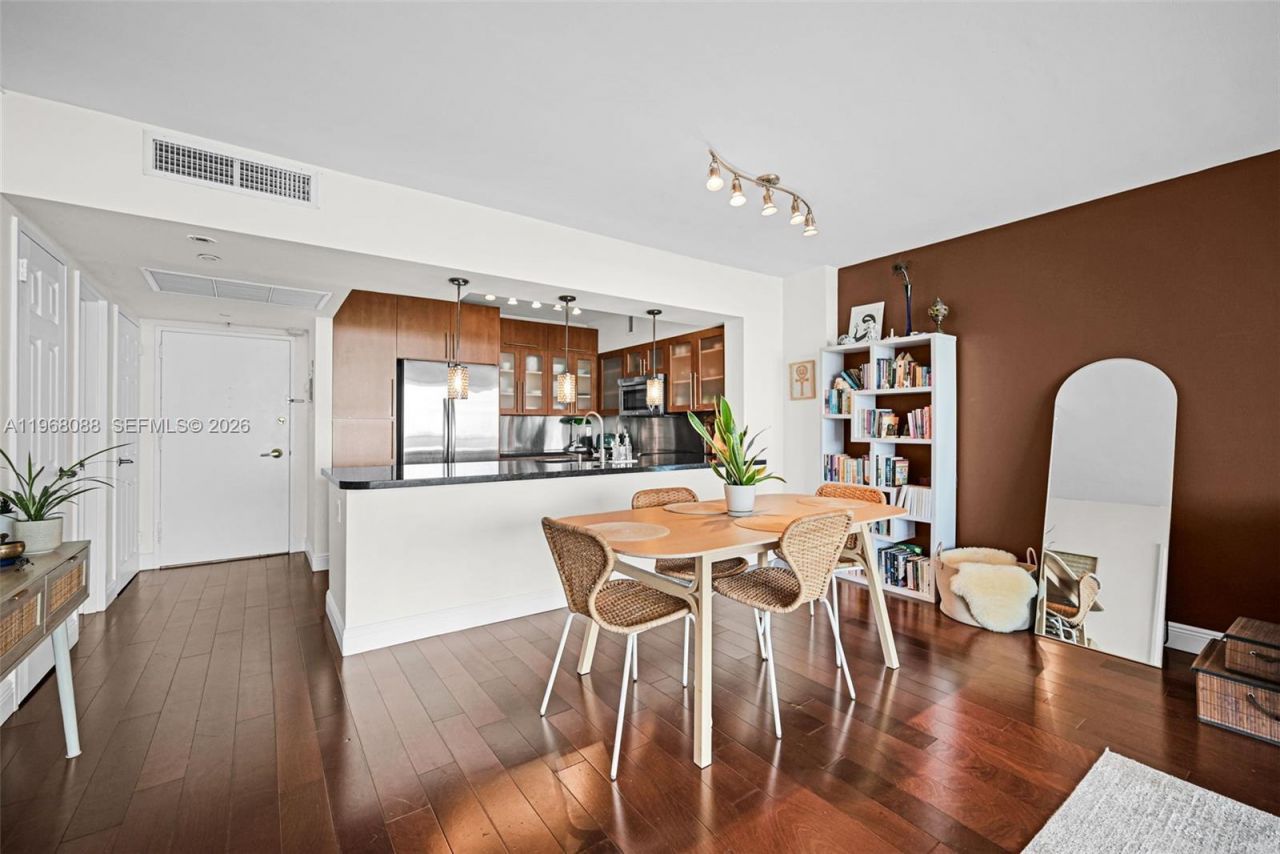 5700 Collins Ave , Unit 12K, Miami Beach, FL 33140 Photo