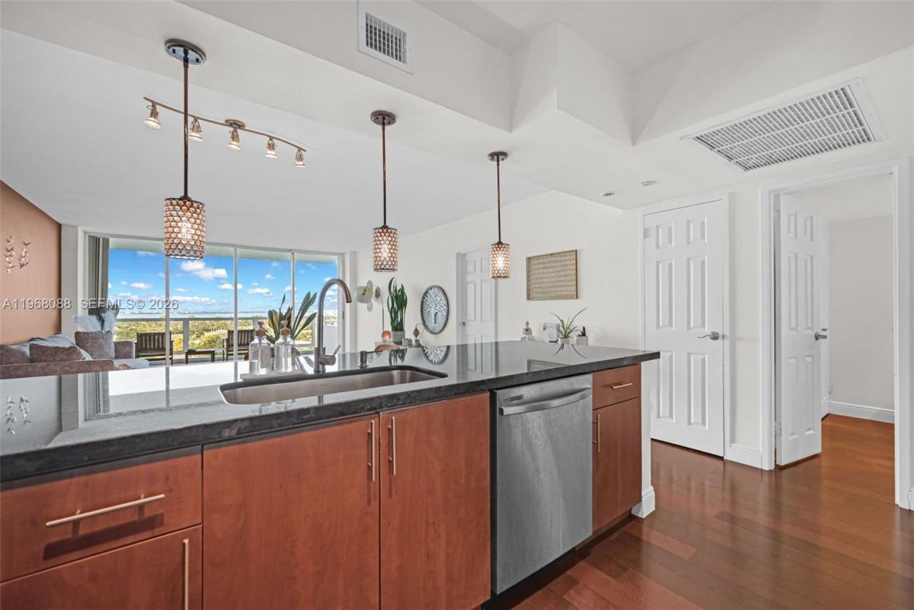 5700 Collins Ave , Unit 12K, Miami Beach, FL 33140 Photo