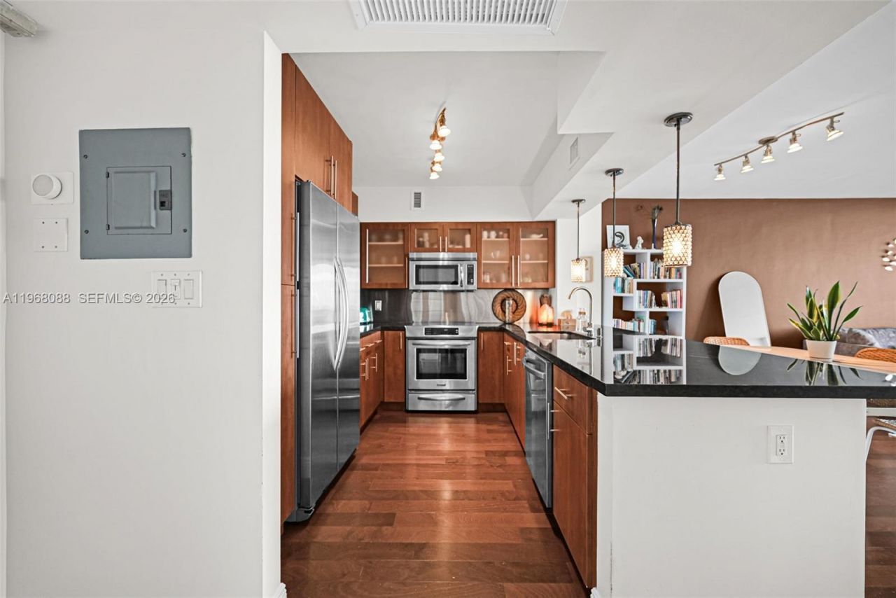 5700 Collins Ave , Unit 12K, Miami Beach, FL 33140 Photo