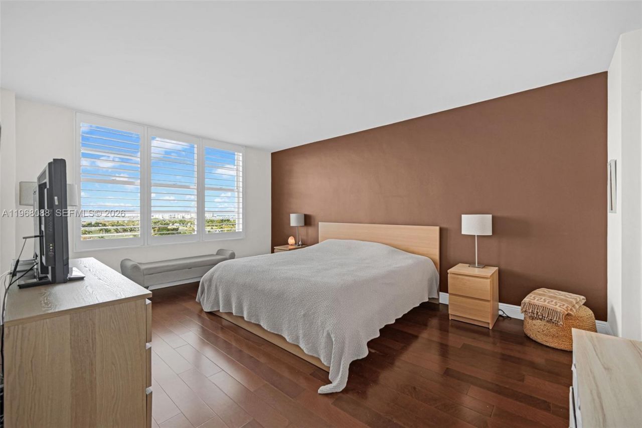 5700 Collins Ave , Unit 12K, Miami Beach, FL 33140 Photo