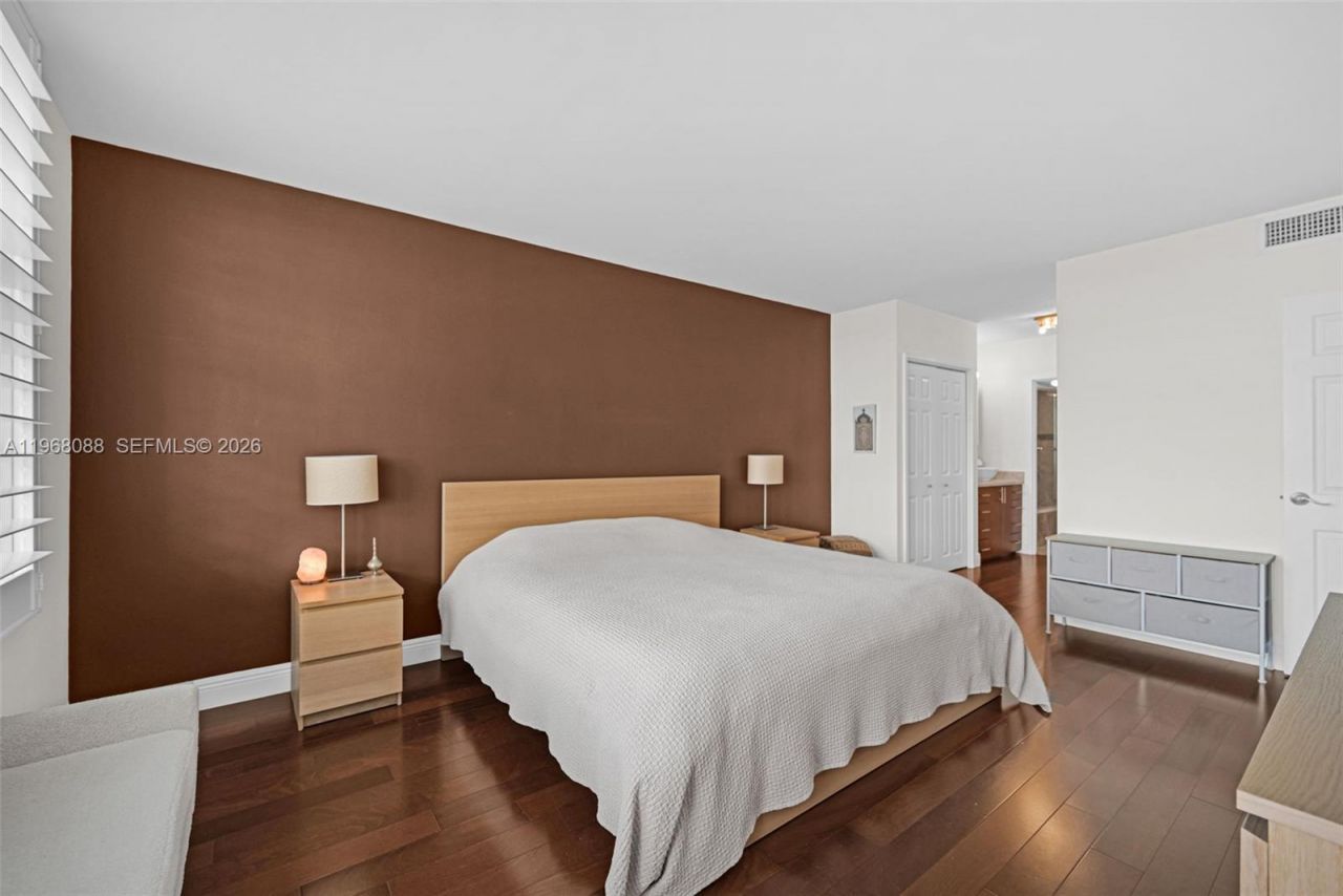 5700 Collins Ave , Unit 12K, Miami Beach, FL 33140 Photo