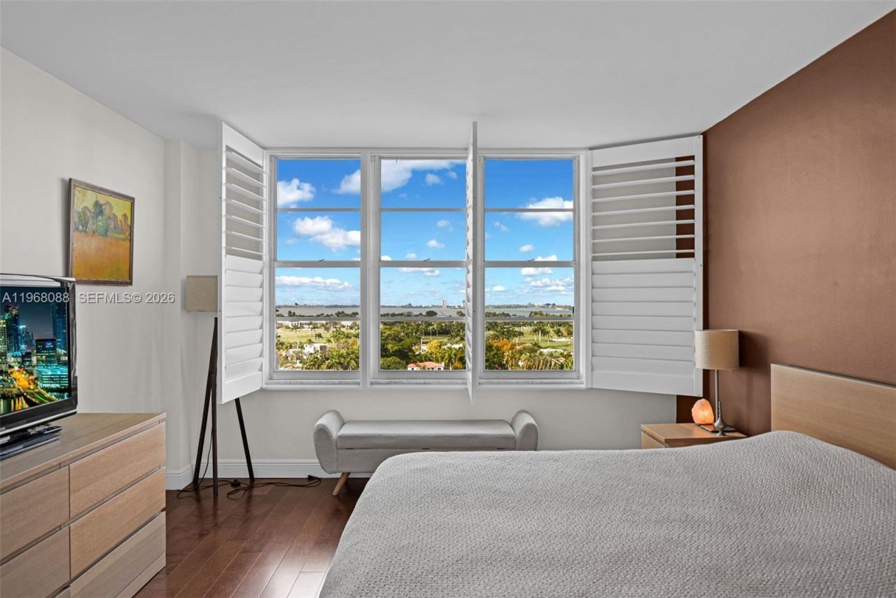 5700 Collins Ave , Unit 12K, Miami Beach, FL 33140 Photo