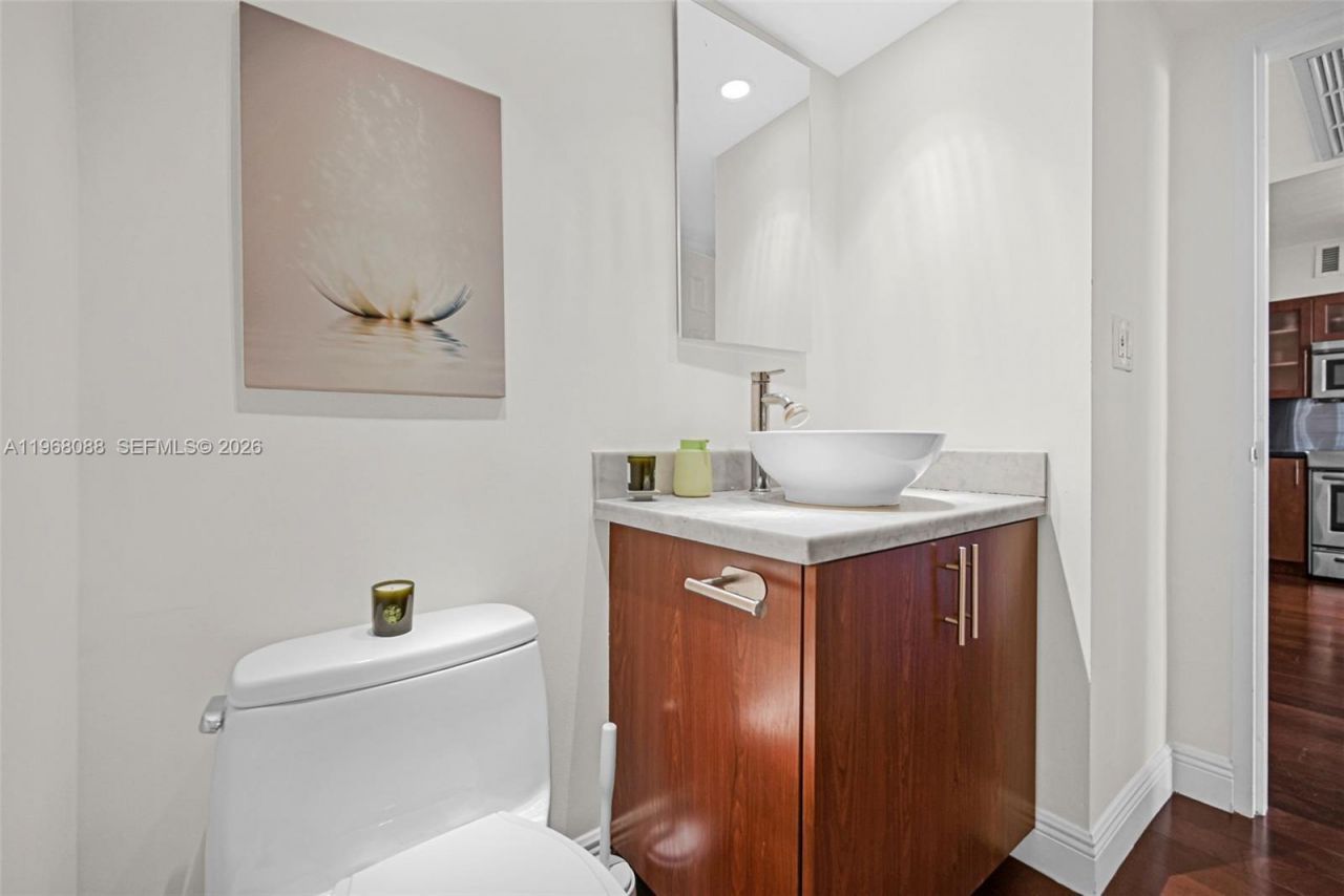 5700 Collins Ave , Unit 12K, Miami Beach, FL 33140 Photo