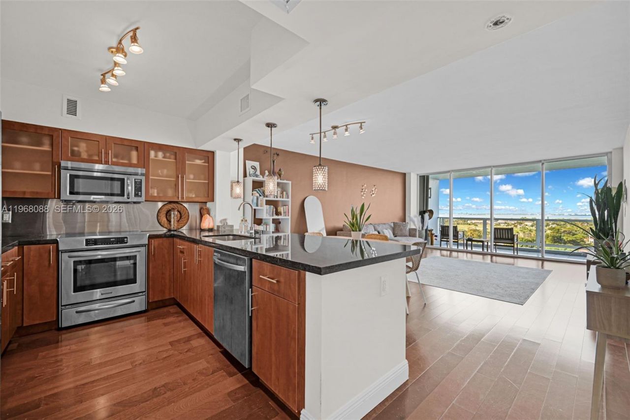 5700 Collins Ave , Unit 12K, Miami Beach, FL 33140 Photo