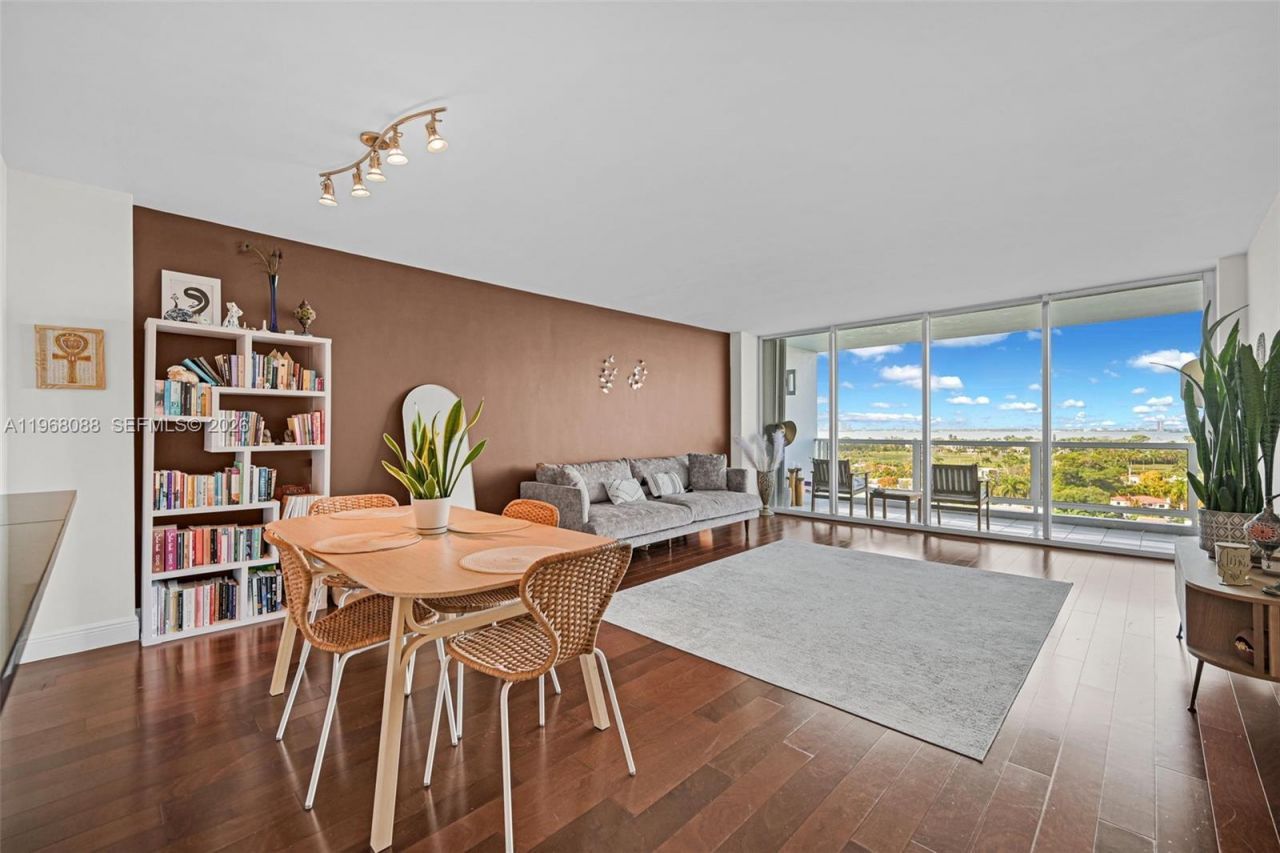 5700 Collins Ave , Unit 12K, Miami Beach, FL 33140 Photo