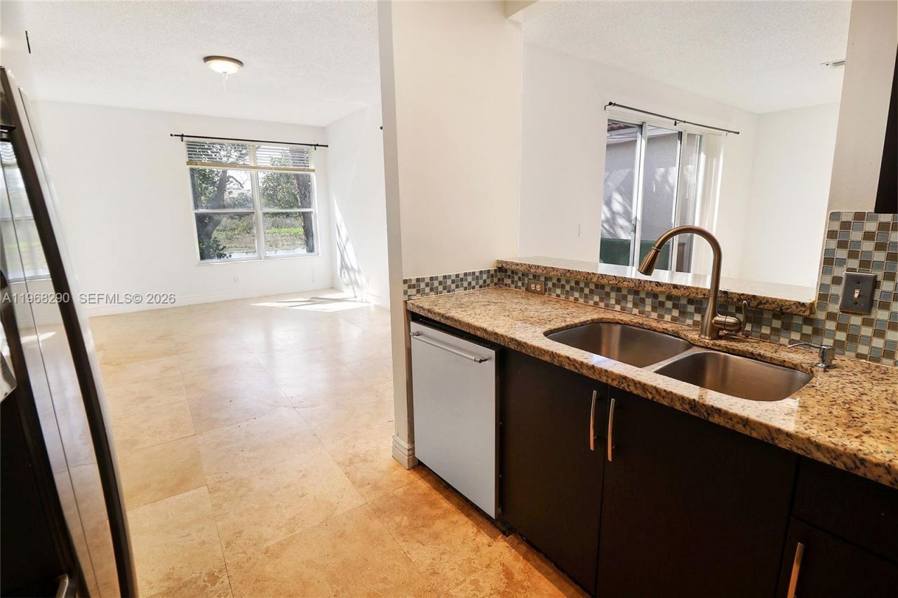 13212 NW 8th St, Pembroke Pines, FL 33028 Photo