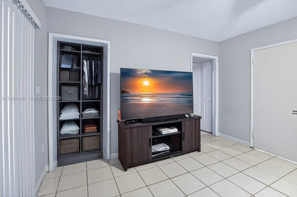 20311 NE 2nd Ave , Unit 15, Miami, FL 33179 Photo