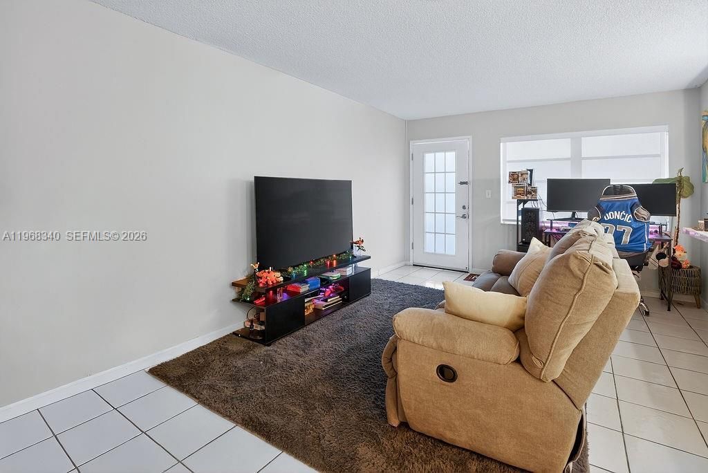 20311 NE 2nd Ave , Unit 15, Miami, FL 33179 Photo