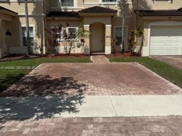 2402 NE 41st Pl, Homestead, FL 33033