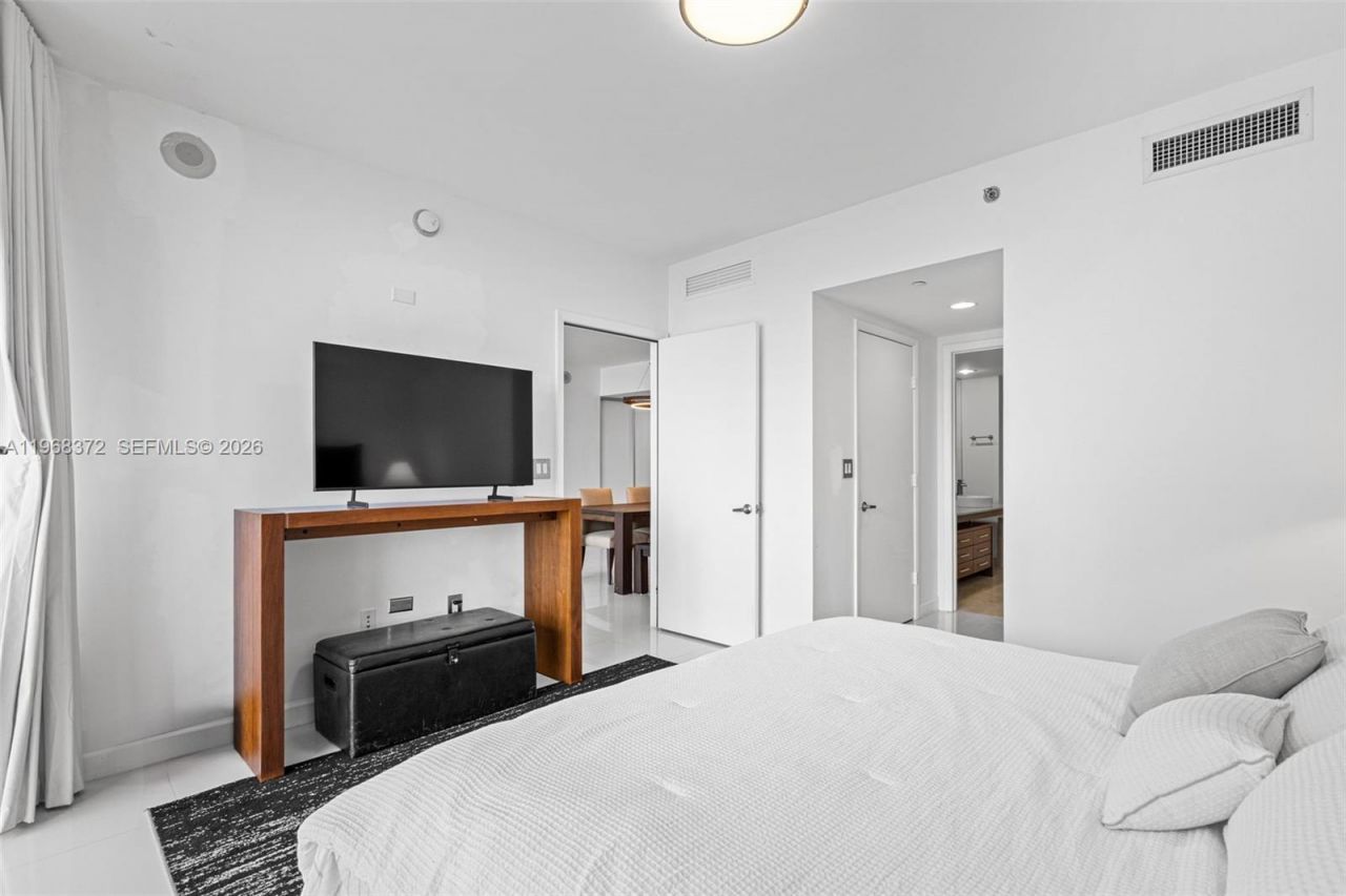 495 Brickell Ave, Unit 905, Miami, FL 33131 Photo