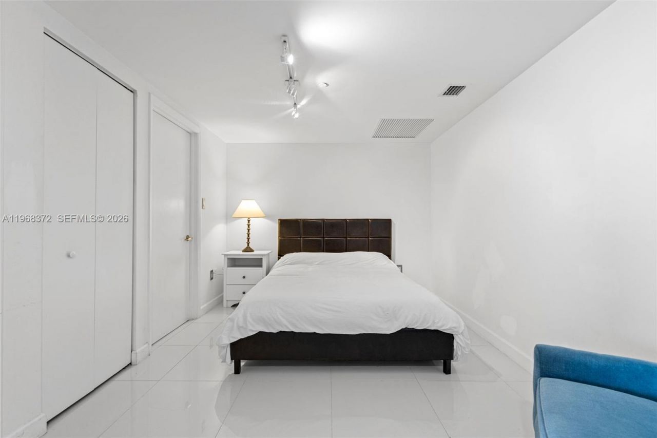 495 Brickell Ave, Unit 905, Miami, FL 33131 Photo