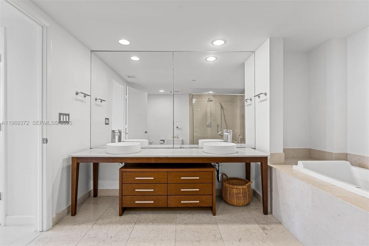 495 Brickell Ave, Unit 905, Miami, FL 33131 Photo