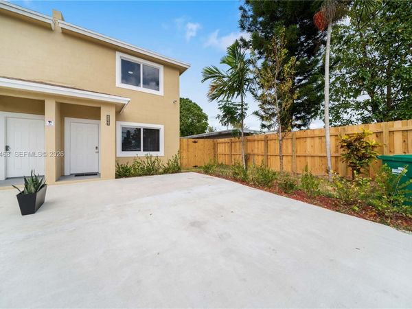 1185 NE 111th St, Miami, FL 33161