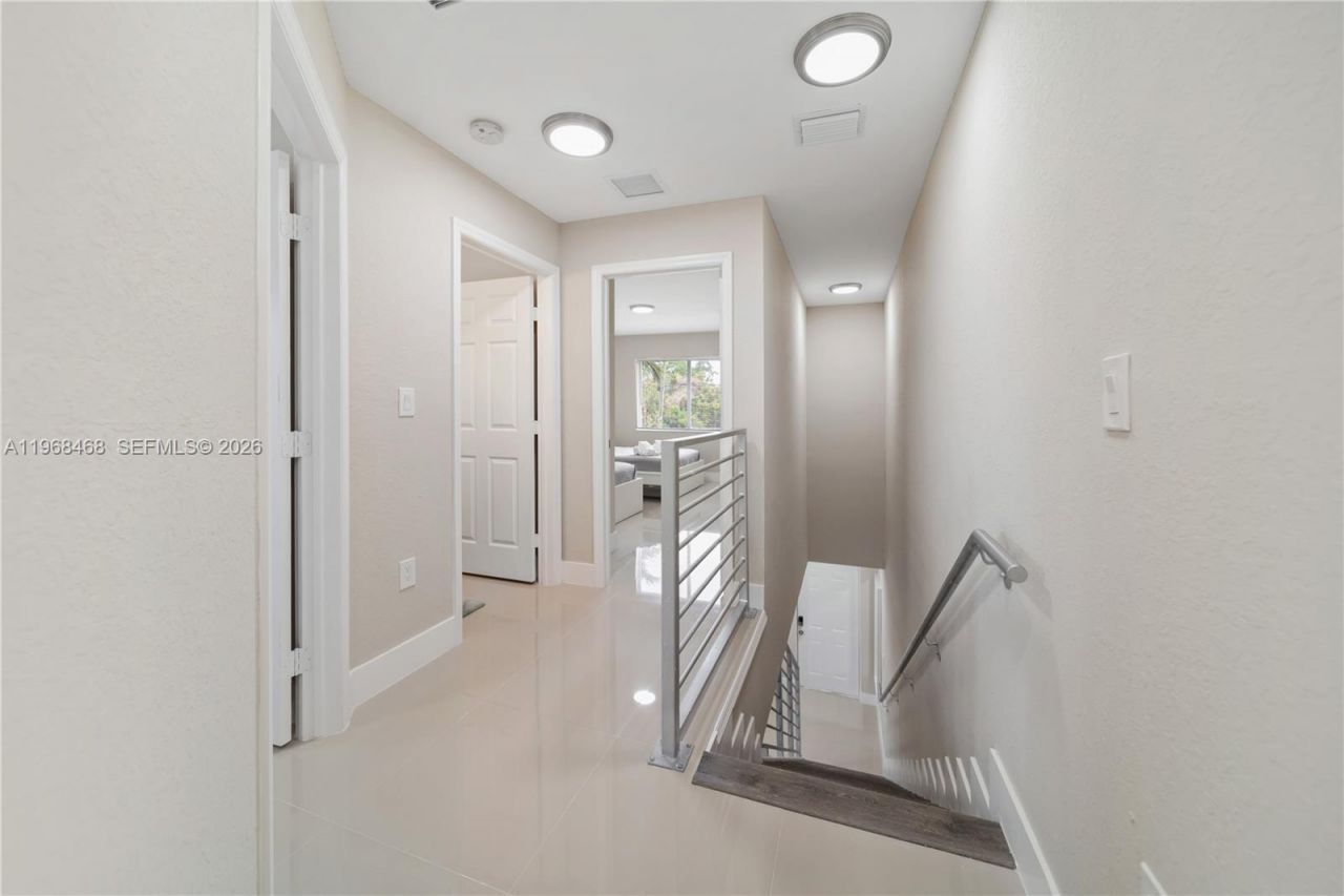 1185 NE 111th St, Miami, FL 33161 Photo