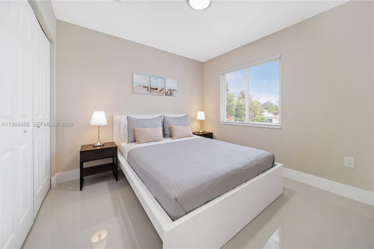 1185 NE 111th St, Miami, FL 33161 Photo