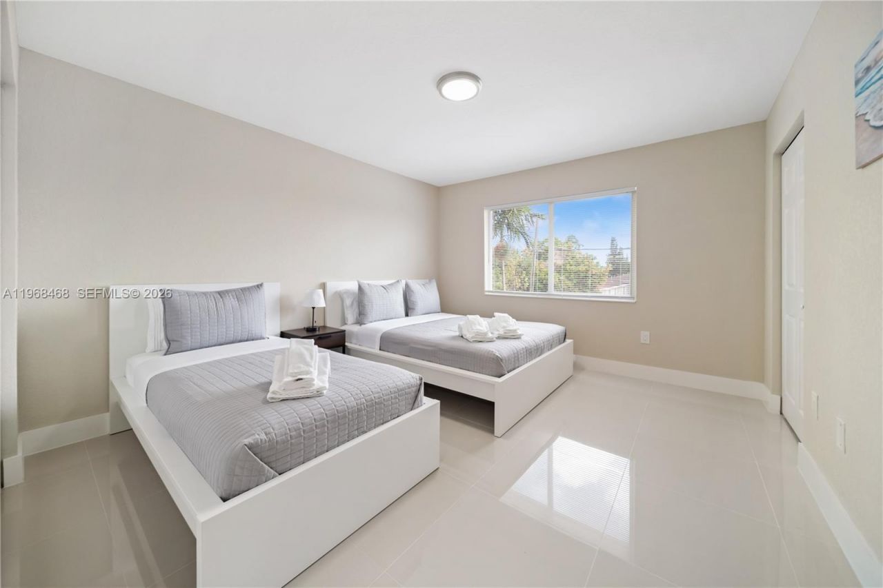 1185 NE 111th St, Miami, FL 33161 Photo