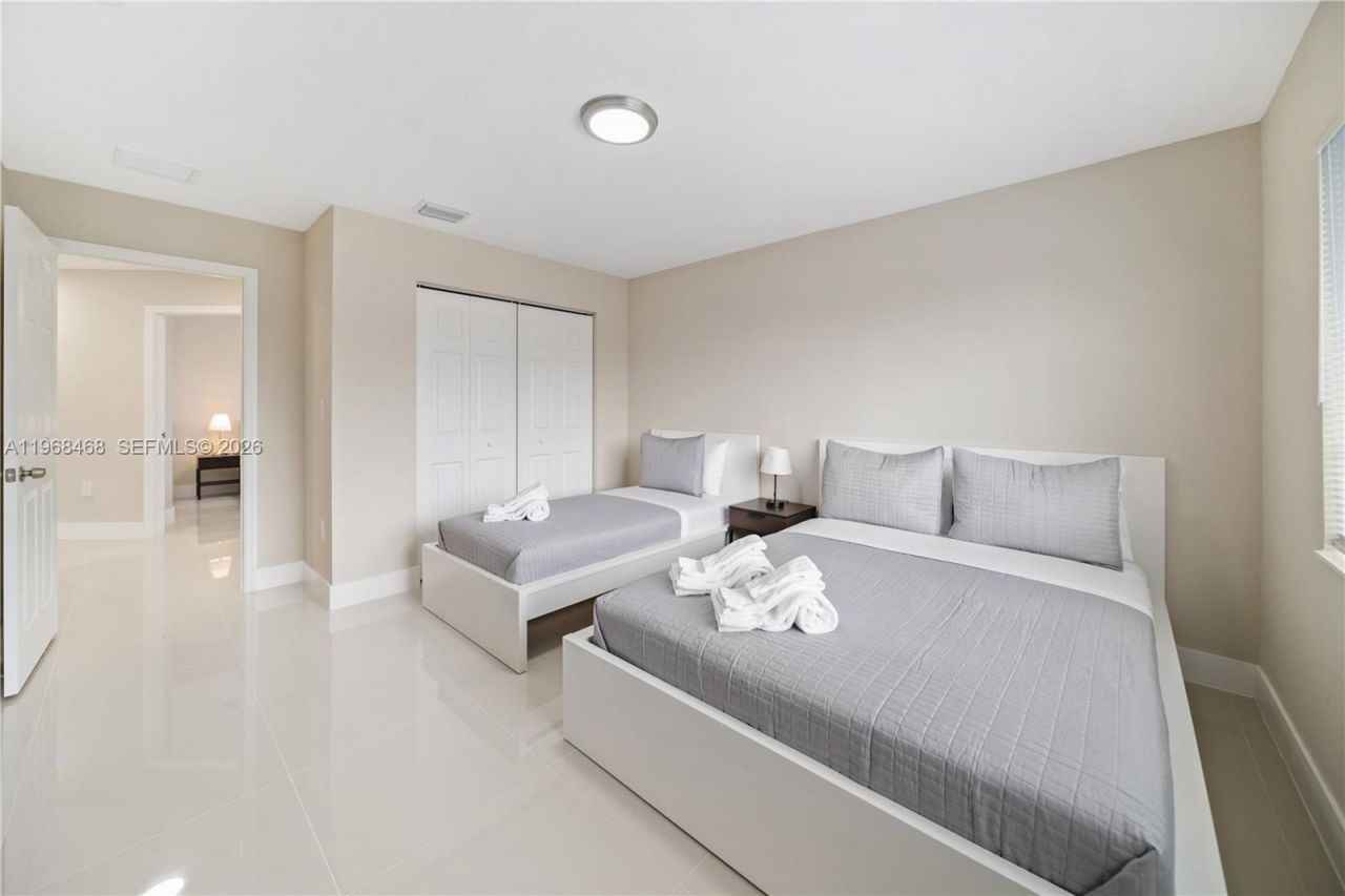 1185 NE 111th St, Miami, FL 33161 Photo