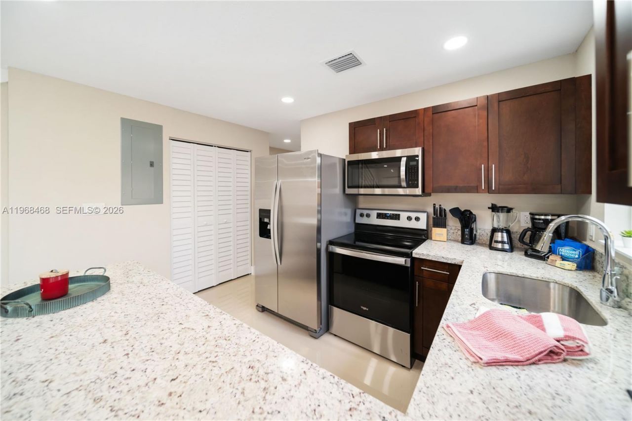 1185 NE 111th St, Miami, FL 33161 Photo