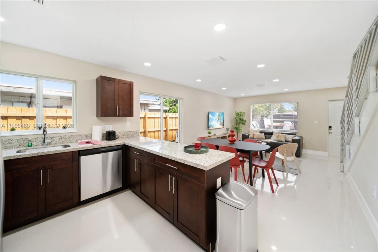 1185 NE 111th St, Miami, FL 33161 Photo