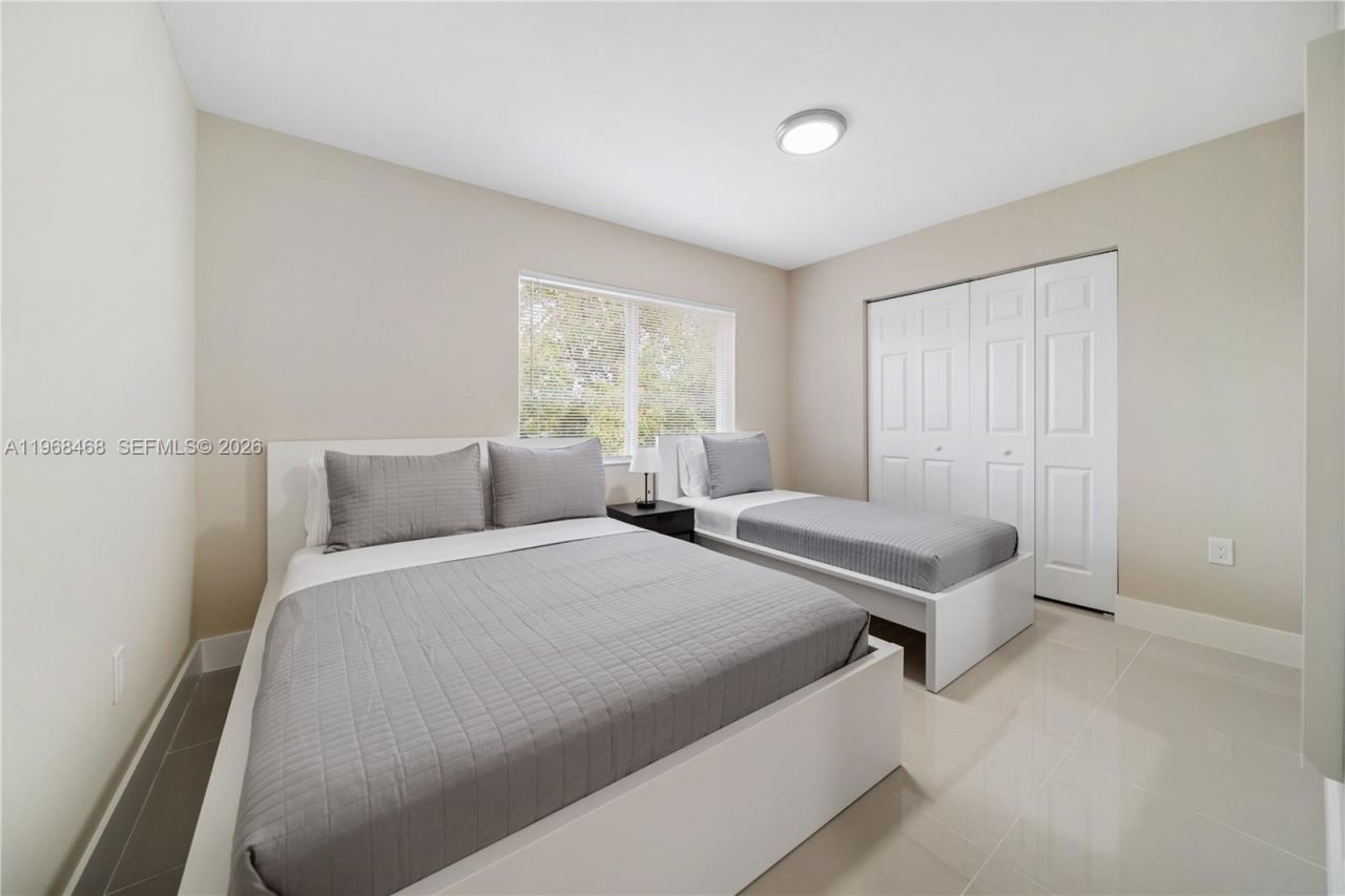 1185 NE 111th St, Miami, FL 33161 Photo