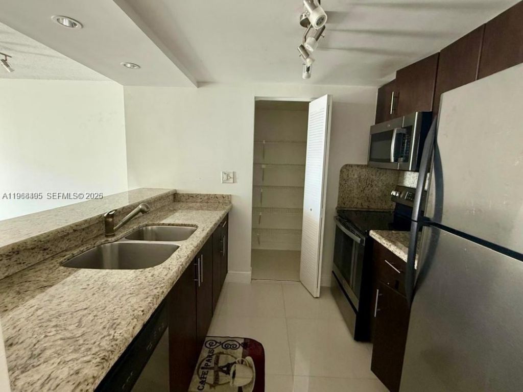 850 N Miami Ave, Unit W-2105, Miami, FL 33136 Photo