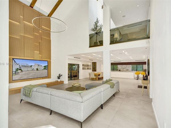 1977 S Oak Haven Cir , Miami, FL 33179