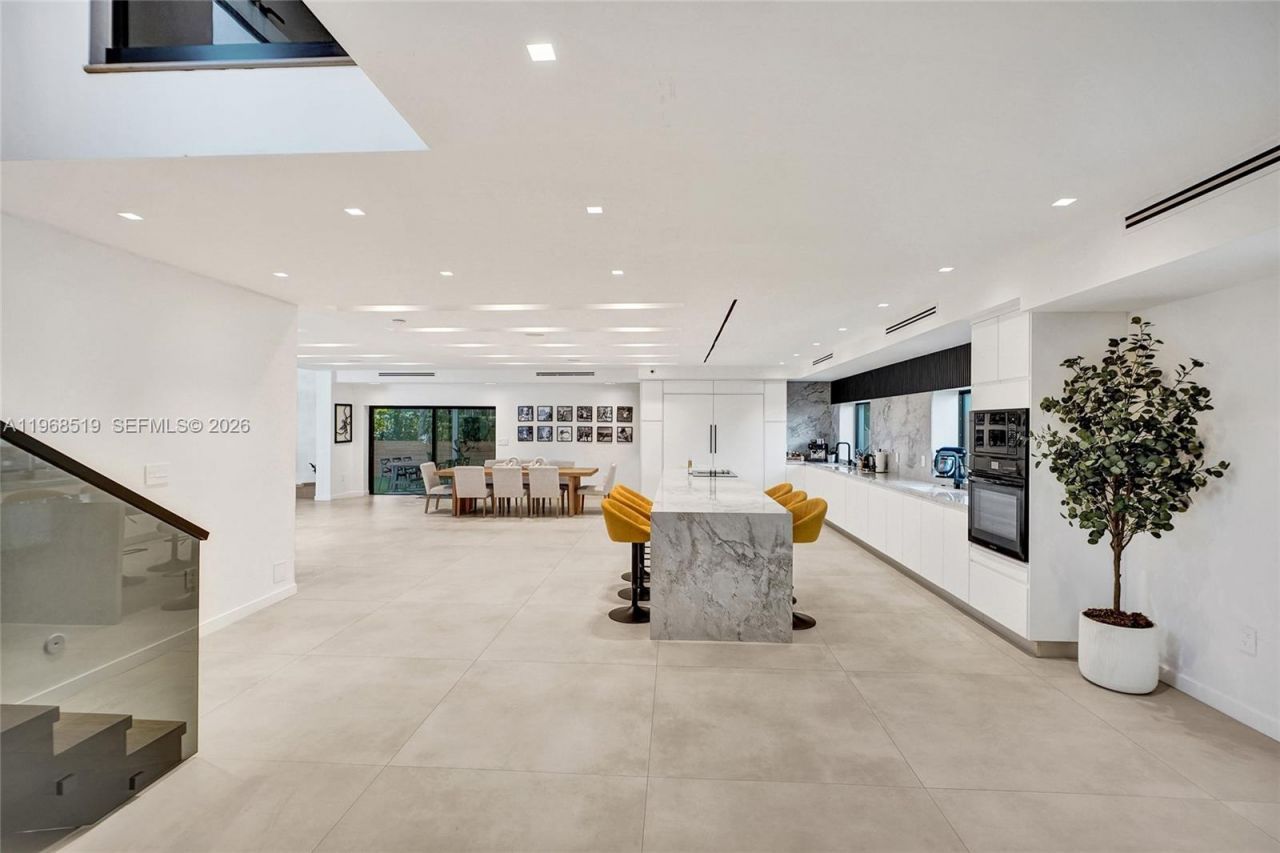 1977 S Oak Haven Cir, Miami, FL 33179 Photo