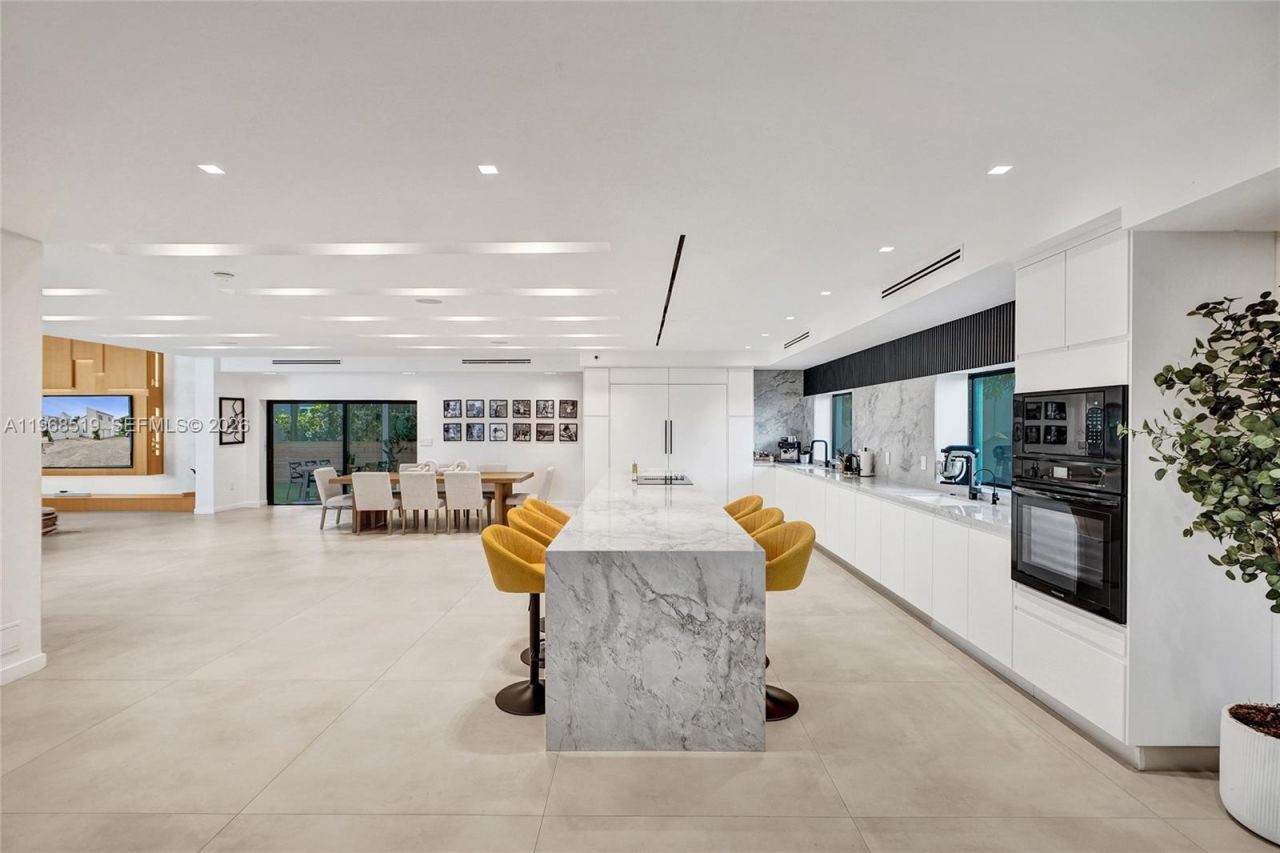 1977 S Oak Haven Cir, Miami, FL 33179 Photo