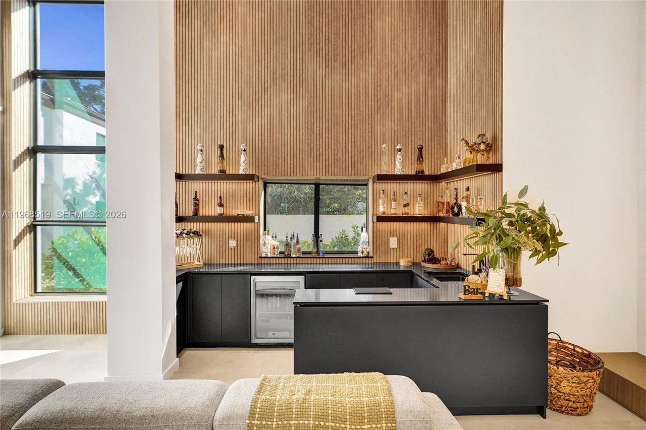 1977 S Oak Haven Cir, Miami, FL 33179 Photo