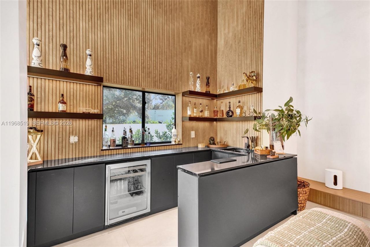 1977 S Oak Haven Cir, Miami, FL 33179 Photo