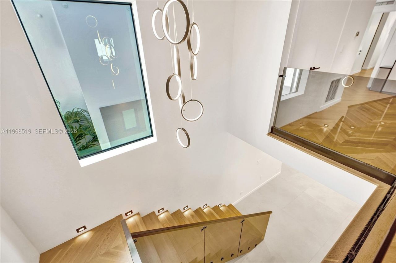 1977 S Oak Haven Cir, Miami, FL 33179 Photo