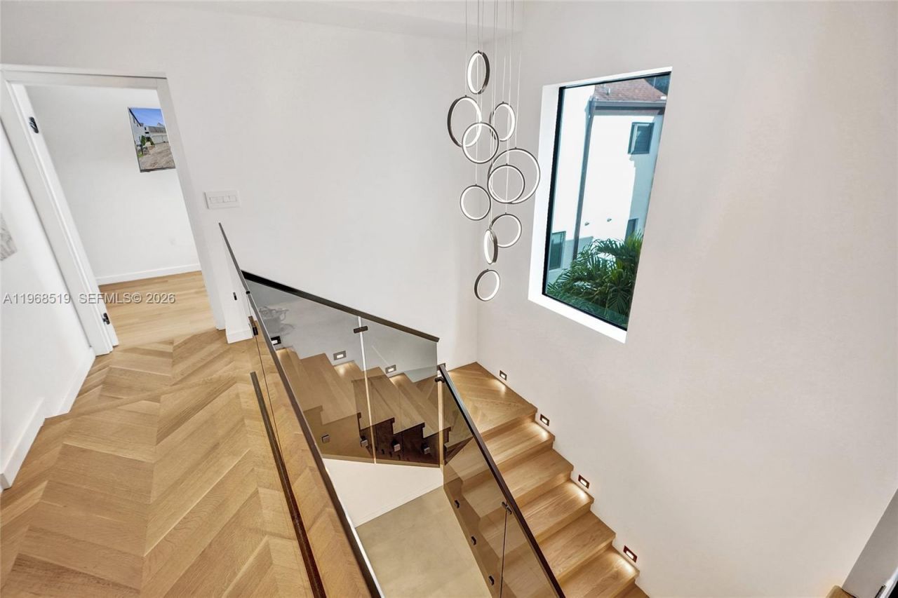 1977 S Oak Haven Cir, Miami, FL 33179 Photo