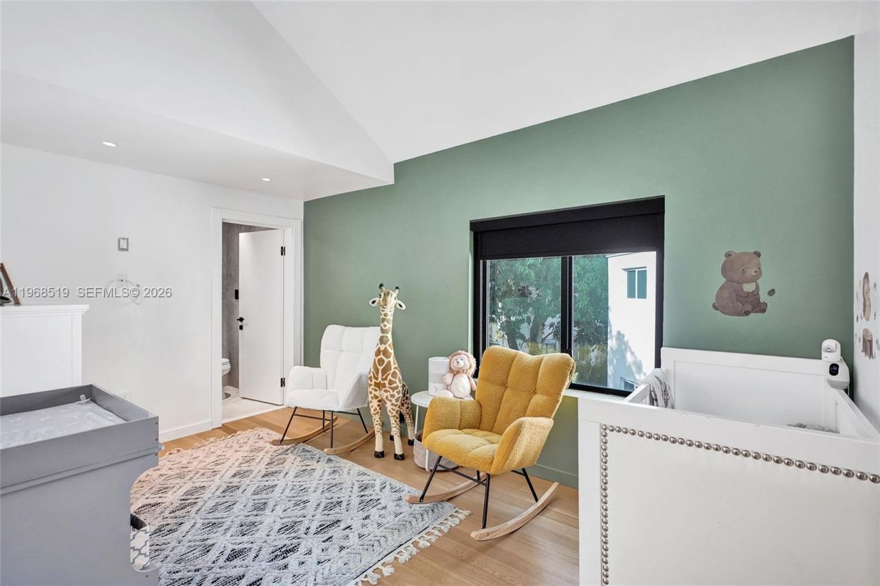 1977 S Oak Haven Cir, Miami, FL 33179 Photo