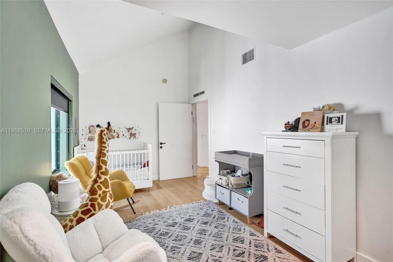 1977 S Oak Haven Cir, Miami, FL 33179 Photo