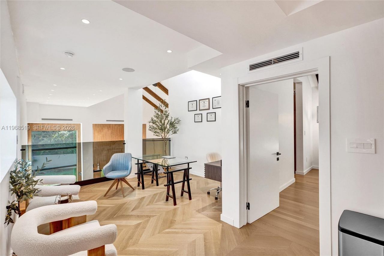 1977 S Oak Haven Cir, Miami, FL 33179 Photo