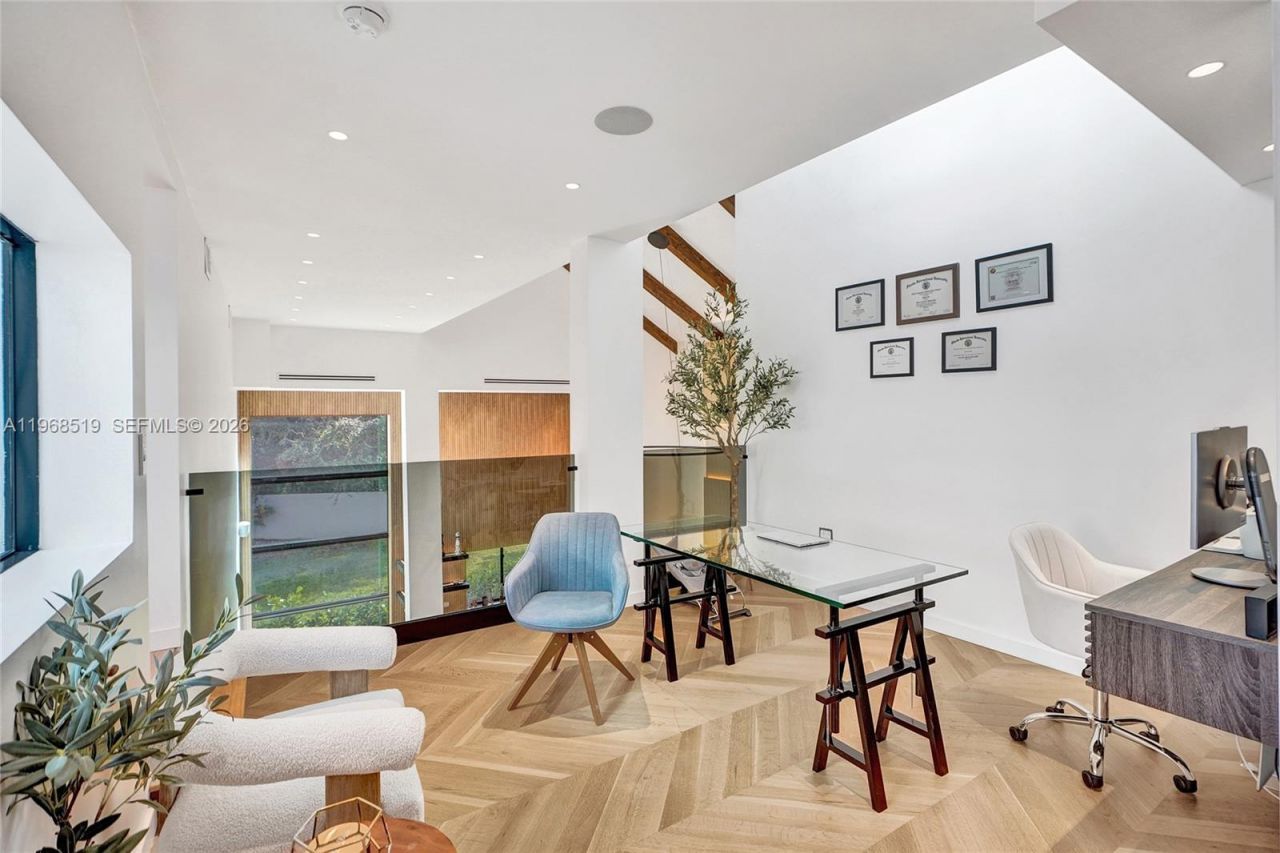 1977 S Oak Haven Cir, Miami, FL 33179 Photo